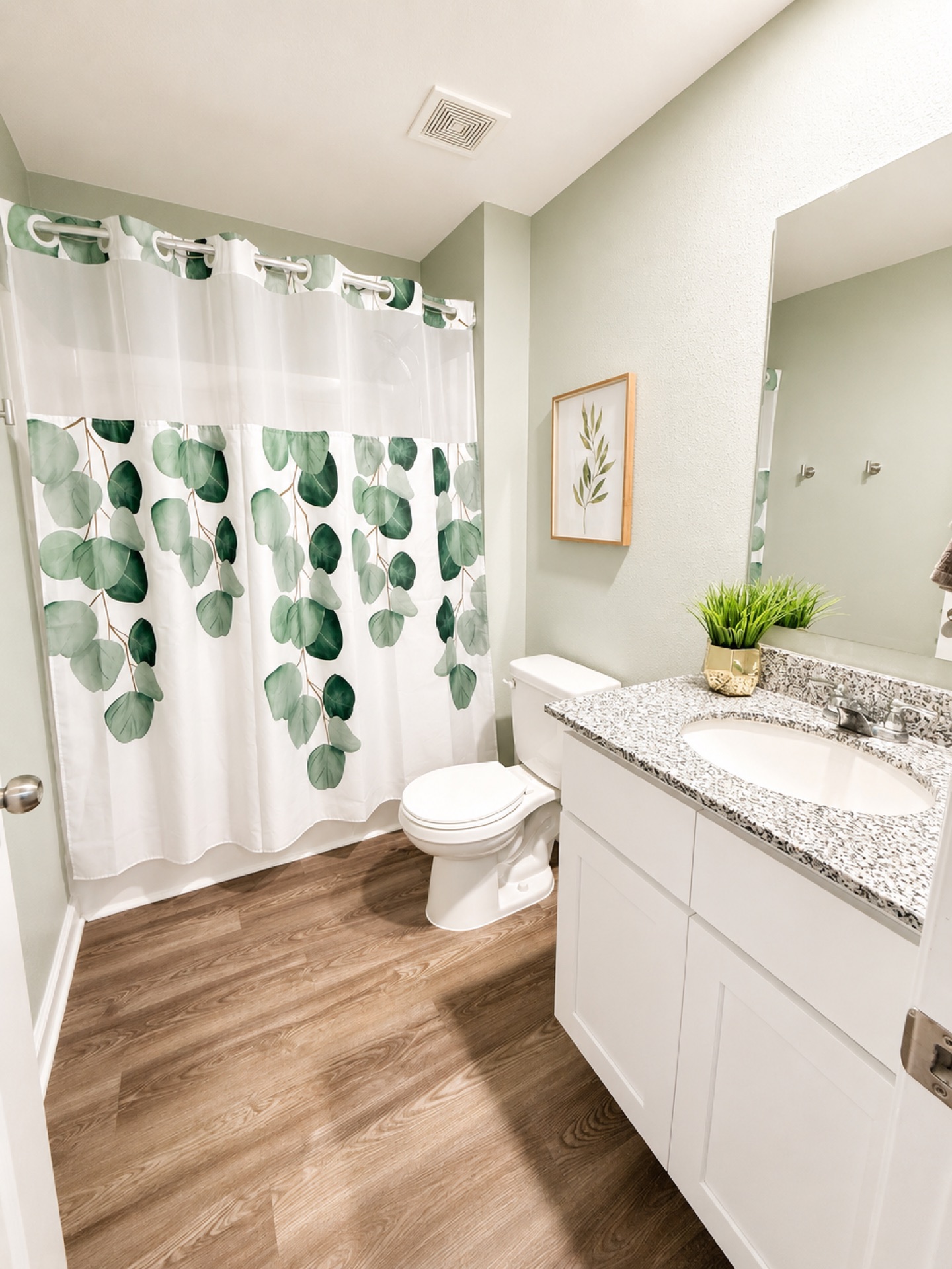 The Stillwater at Welaka — second bathroom